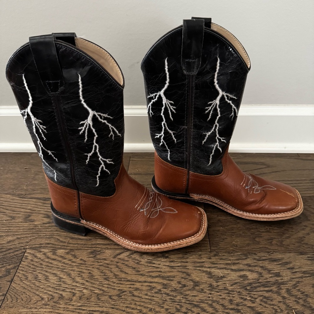 CODY JAMES YOUTH LIGHTENING WESTERN BOOTS
 Size 5 - Picture 5 of 13